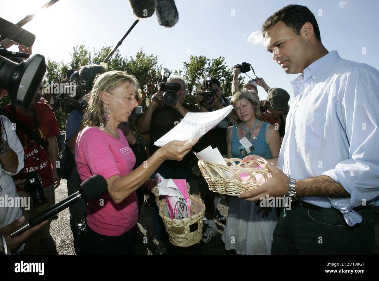 Medea Benjamin L Co Founder Of Code Pink Women For Peace Hands Letters Written By Mothers Of American Soldiers Who Have Served Or Died In Iraq To White House Representative Bill Burck At