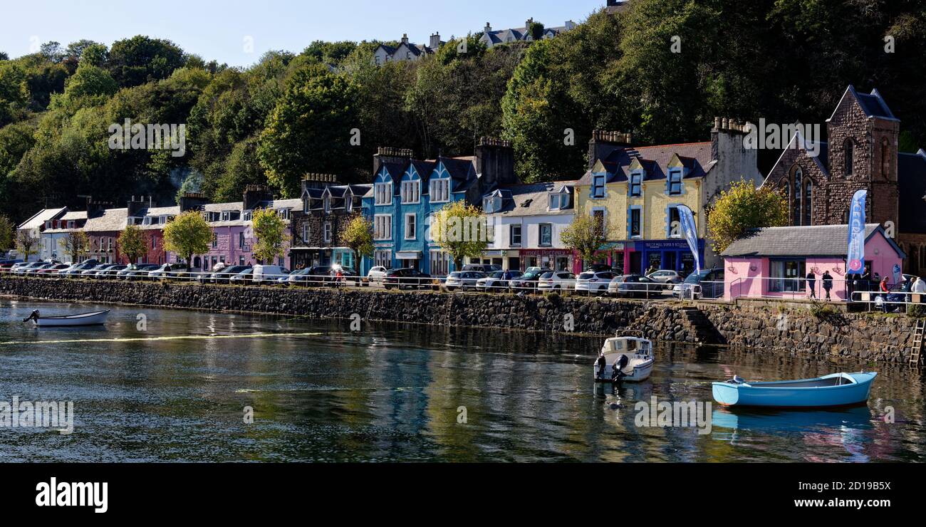 The lovely coloured houses along the harbour in Tobermory on the Isle