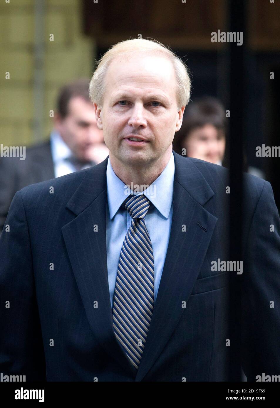 TNK-BP Chief Executive Robert Dudley leaves a local interior ministry office in Moscow June 10, 2008. The chief executive of oil major BP's Russian joint venture said on Tuesday his questioning by the authorities as part of a tax probe was a routine matter. REUTERS/Alexander Natruskin  (RUSSIA) Stock Photo