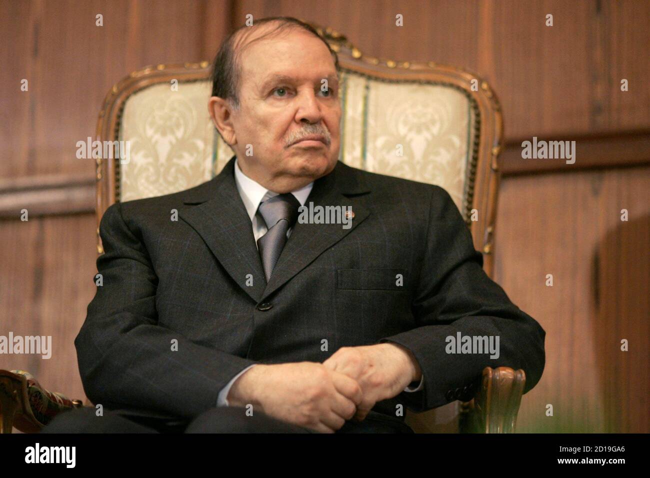 Algeria's President Abdelaziz Bouteflika attends the opening ceremony of the judiciary year at the supreme court in Algiers October 29, 2008. Bouteflika, reaching the end of his second and final term, said on Wednesday he wanted to alter Algeria's constitution in a manner several analysts interpreted as meaning he intends to stay on.    REUTERS/Louafi Larbi (ALGERIA) Stock Photo