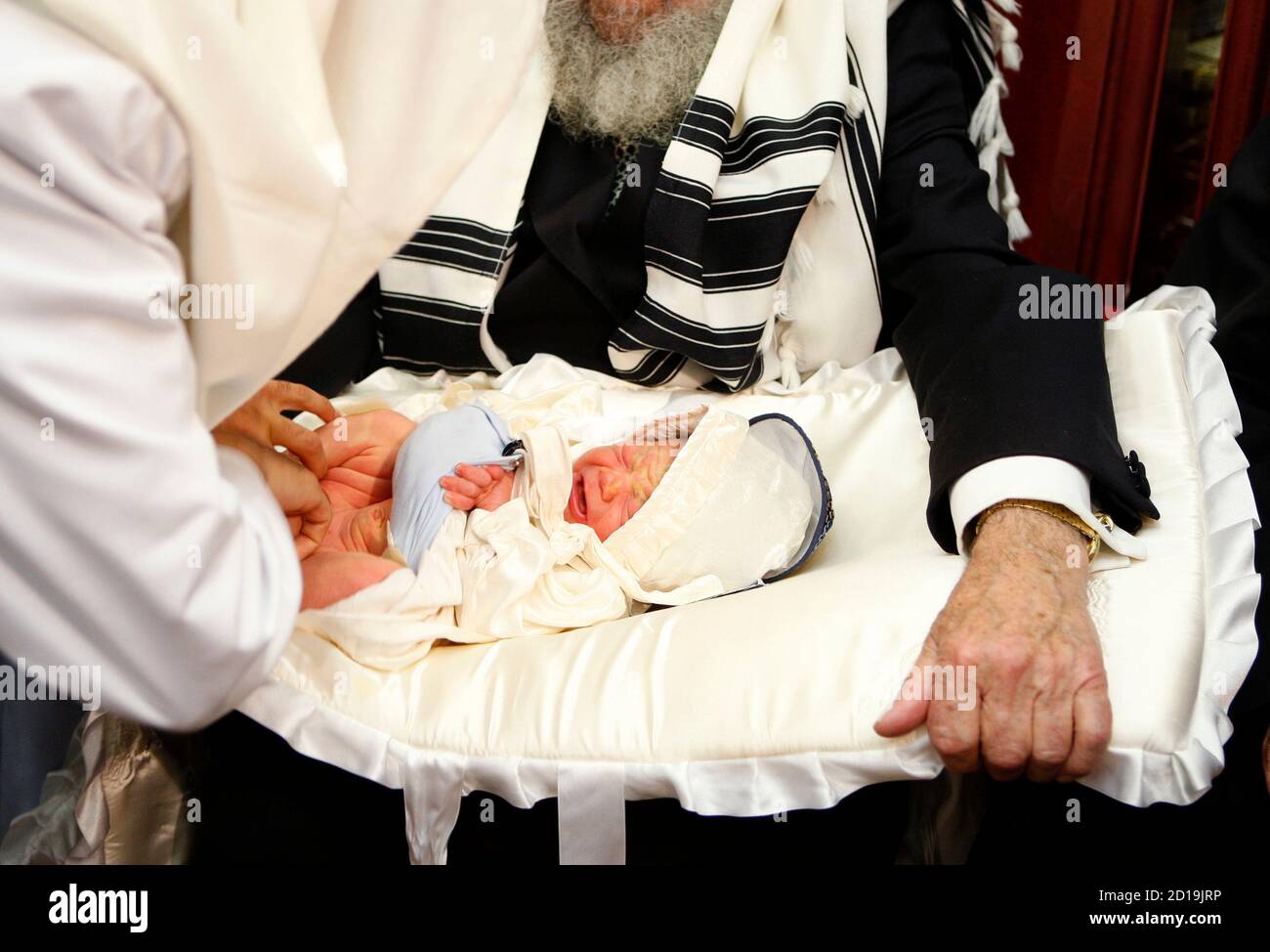 Jewish circumcision ceremony hires stock photography and images Alamy