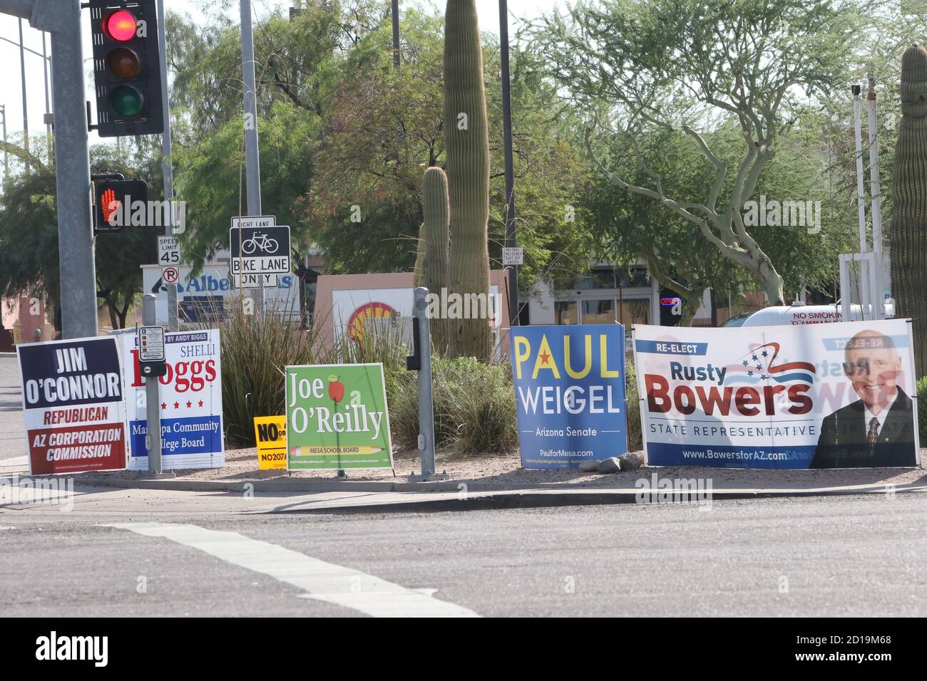 Political campaign signs hires stock photography and images Alamy