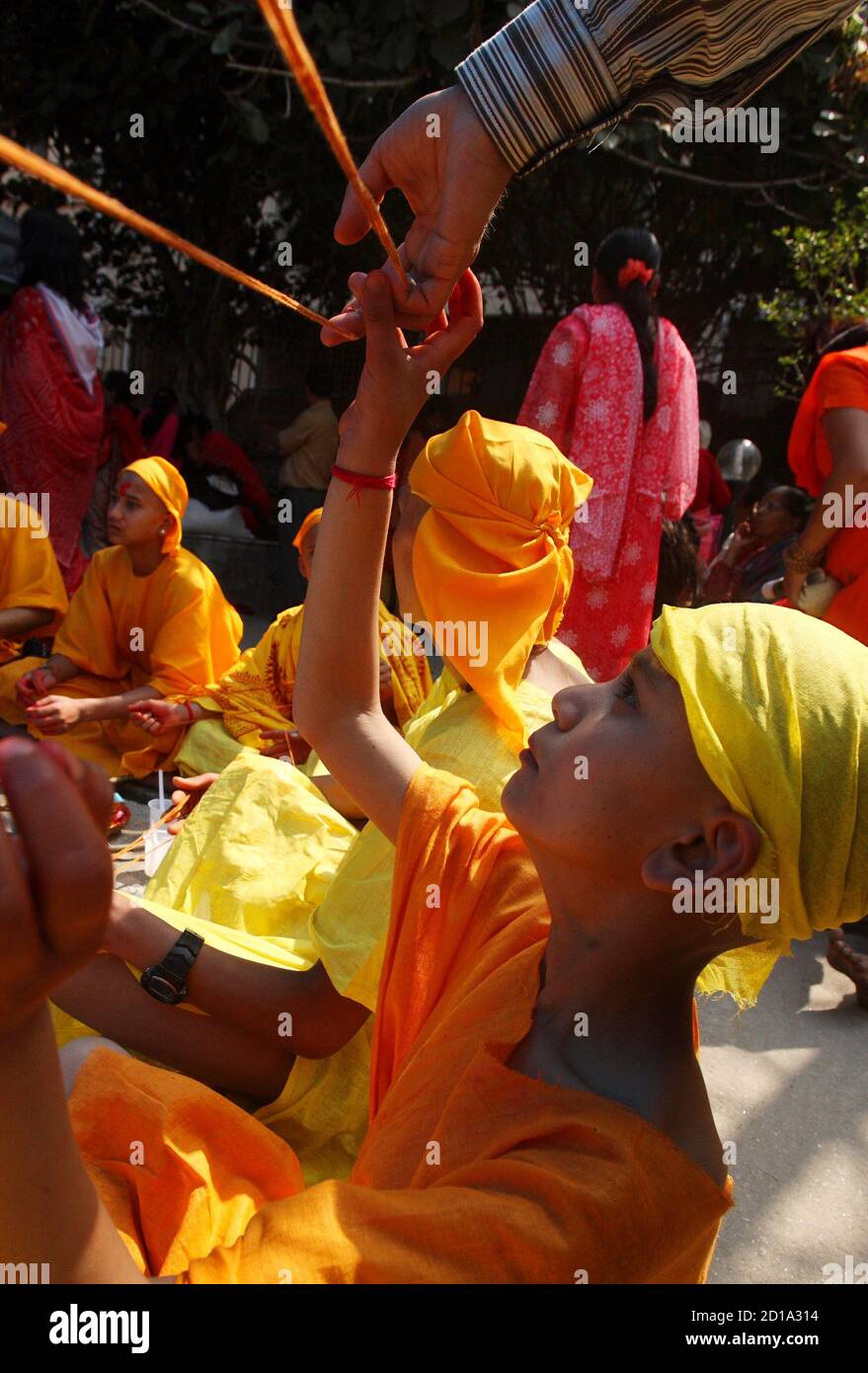 Hindu boy thread hires stock photography and images Alamy