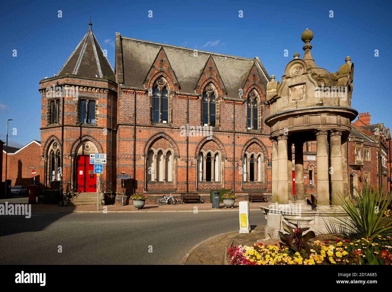 Sandbach  Cheshire, The Literary Institute designed George Gilbert Scott Gothic Revival style Grade II listed and Grade II listed Drinking fountain de Stock Photo