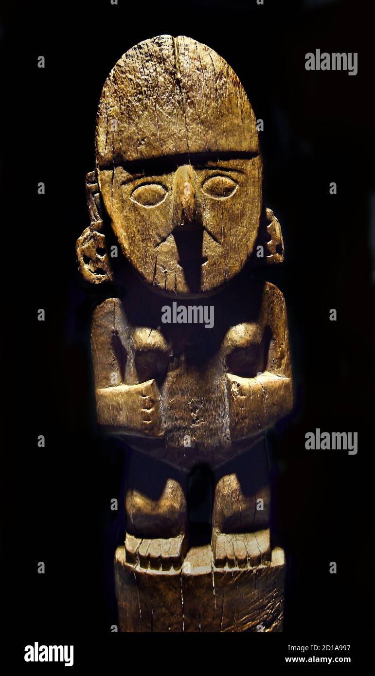 Female figure object of worship The Chimú culture 1100-1400  was centered on Chimor with the capital city of Chan Chan, a large adobe city in the Moche Valley of present-day Trujillo, Peru, Peruvian, ,America, Stock Photo