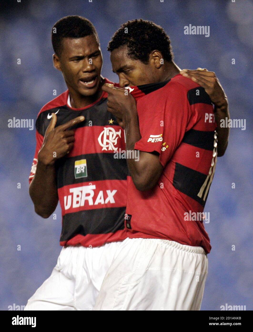 Flamengo's Renato (R) celebrates with team mate Vinicius after scoring his goal against Ipatinga during their second leg of their Brazil Cup semi-final soccer match at the Maracana stadium in Rio de Janeiro, May 18, 2006.   REUTERS/Sergio Moraes Stock Photo