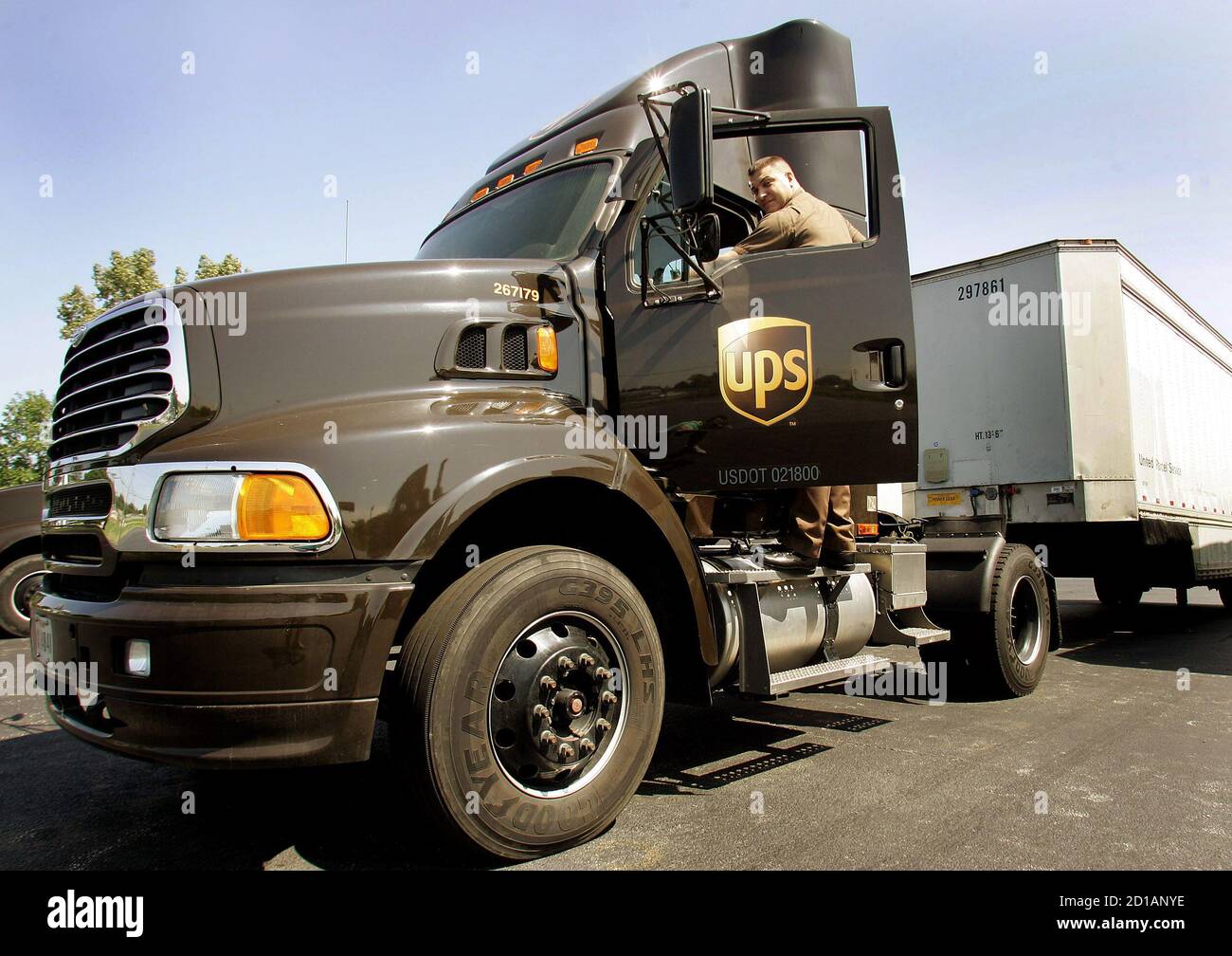 is ups hiring truck drivers