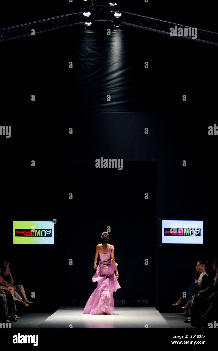 Fashion show in barbados hires stock photography and images Alamy