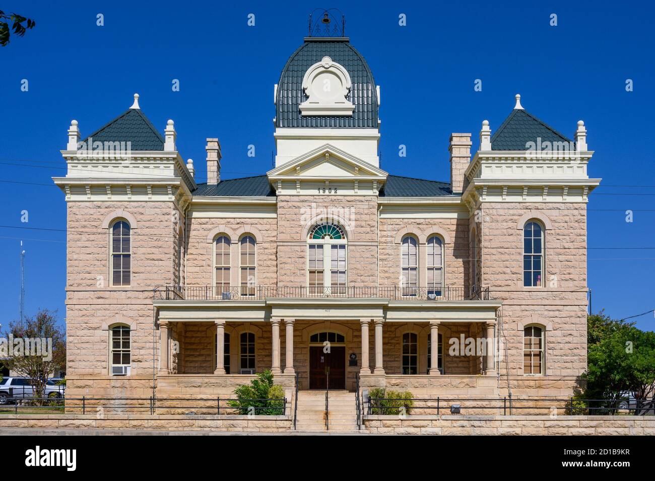 Town Square and Historic Crockett County Courthouse built in 1902. Ozona City in Crockett County in West Texas, United States Stock Photo
