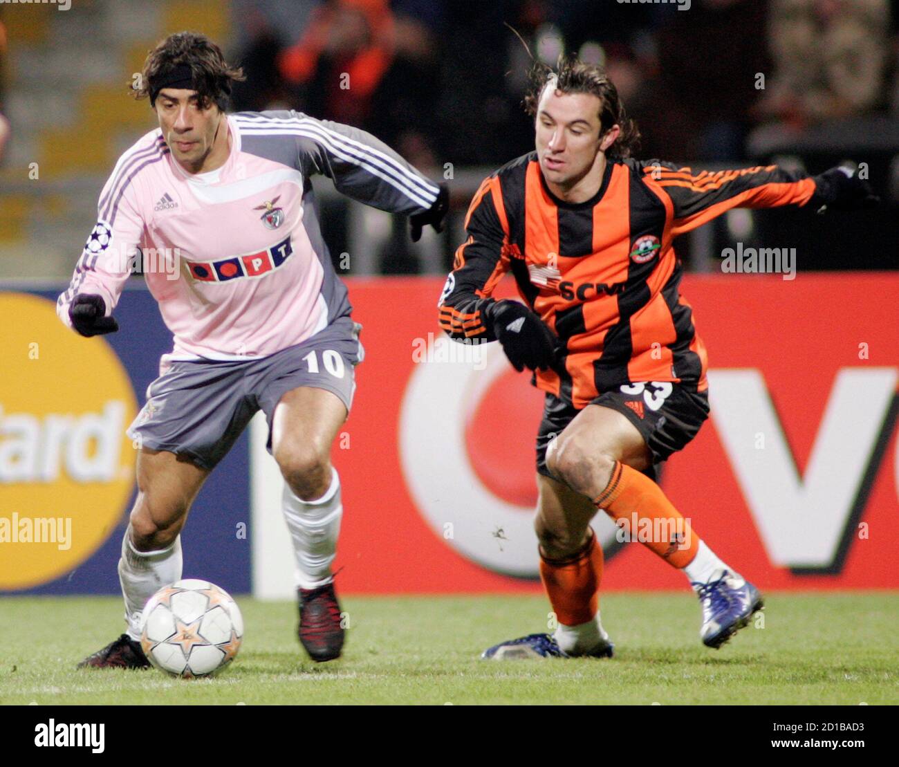Shakhtar Donetsk's Darijo Srna (R) fights for the ball with Benfica's Rui  Costa during their UEFA Champions League Group D soccer match in Donetsk  December 4, 2007. REUTERS/ Gleb Garanich (UKRAINE Stock