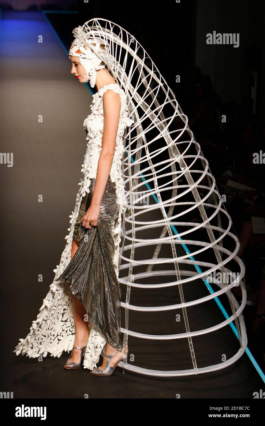 A model presents a creation by French designer Jean-Paul Gaultier as part  of his Autumn/Winter 2008-2009 Haute Couture fashion show in Paris July 2,  2008. REUTERS/Eric Gaillard (FRANCE Stock Photo - Alamy