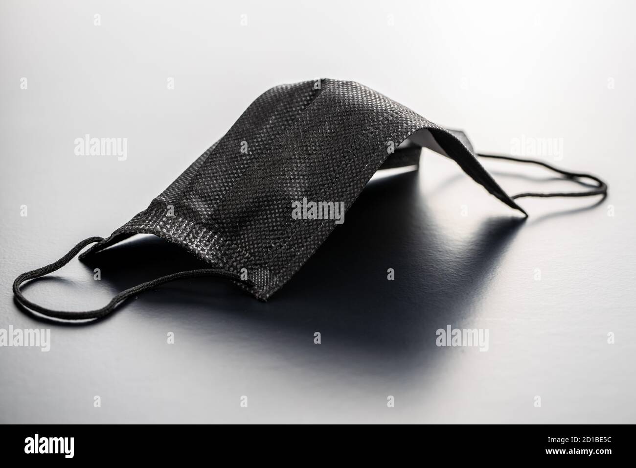 Black disposable face mask hi-res stock photography and images - Alamy