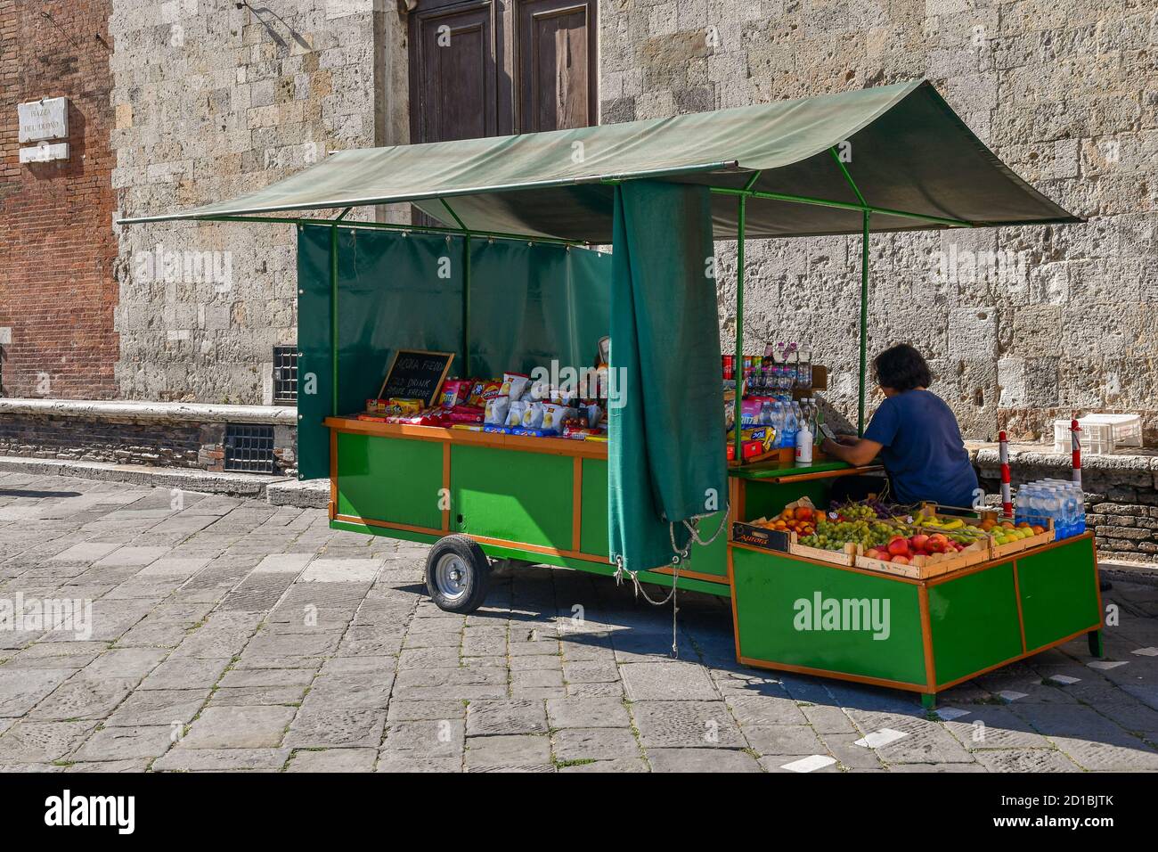Tourist food and drink stall in front of the medieval Santa Maria della Scala former hospital in the centre of Siena, Unesco W.H. Site, Tuscany, Italy Stock Photo