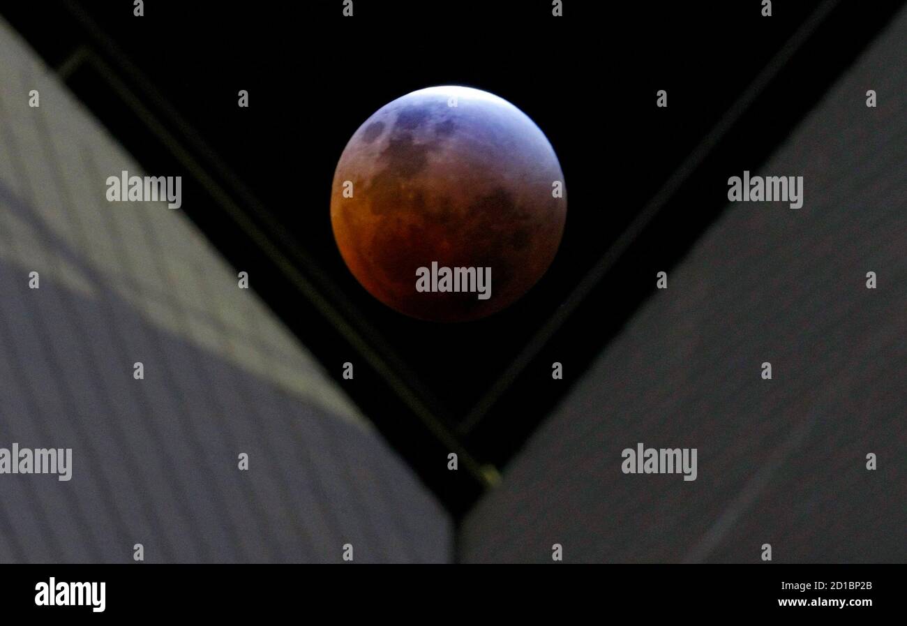 The Moon Is Visible During A Total Lunar Eclipse Above The Sydney Opera House August 28 07 A Total Lunar Eclipse Is Caused When The Moon Passes Completely Into The Earth S Umbral