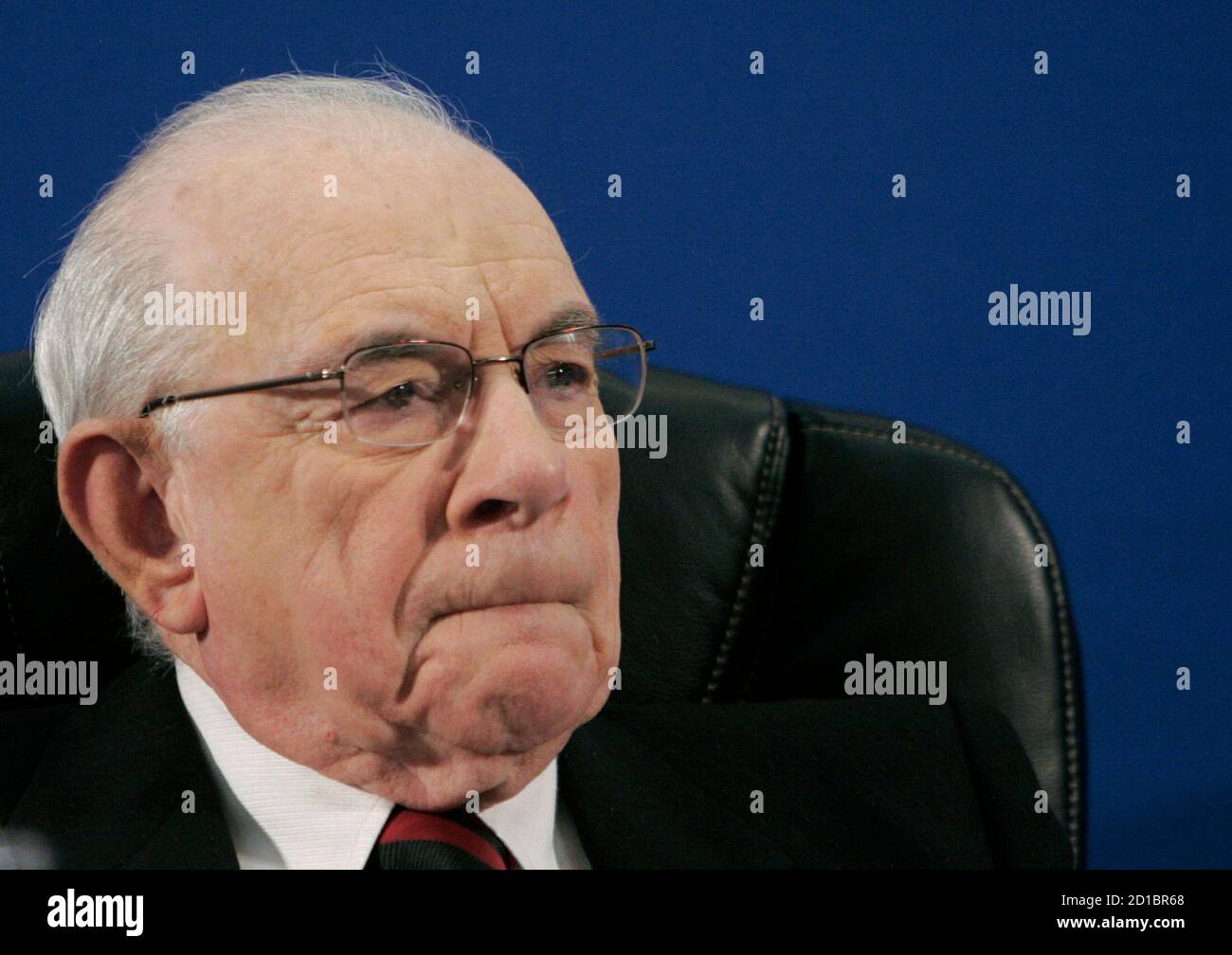 Eliyahu Winograd, former judge and Lebanon war inquiry panel chairman, attends a news conference held to present the five-member panel's final report, in Jerusalem January 30, 2008. A government-appointed inquiry, found 'grave failings' on Wednesday among Israel's political and military leadership during the 2006 war in Lebanon but Olmert showed no sign of being ready to resign.  REUTERS/Eliana Aponte (JERUSALEM) Stock Photo