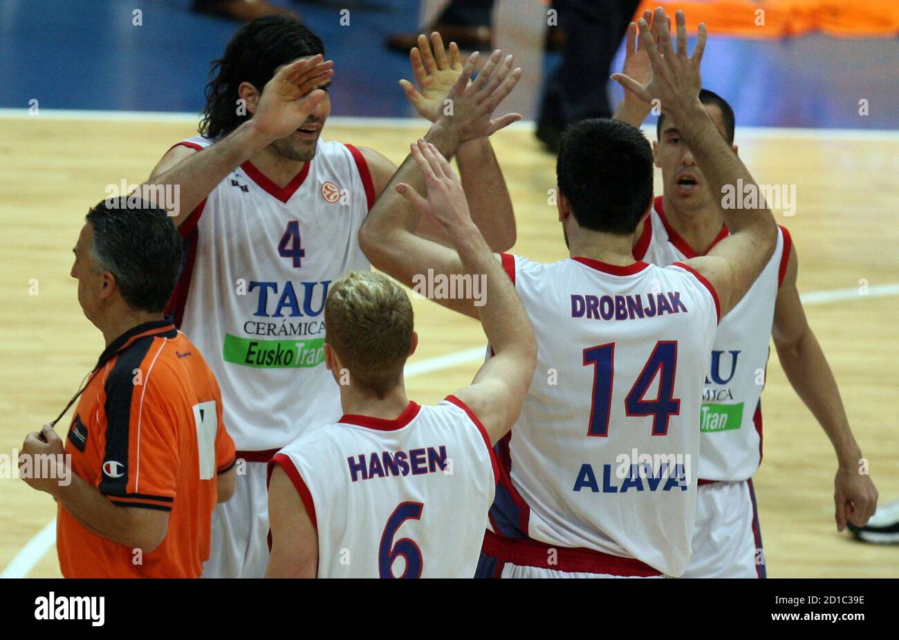 Players of Spanish team TAU Ceramica (L-R) Luis Scola, Travis Hansen,  Predrag Drobnjak and Pablo Prigioni celebrate scoring during the Euro  League Men Final Four bronze basketball match against another Spanish team