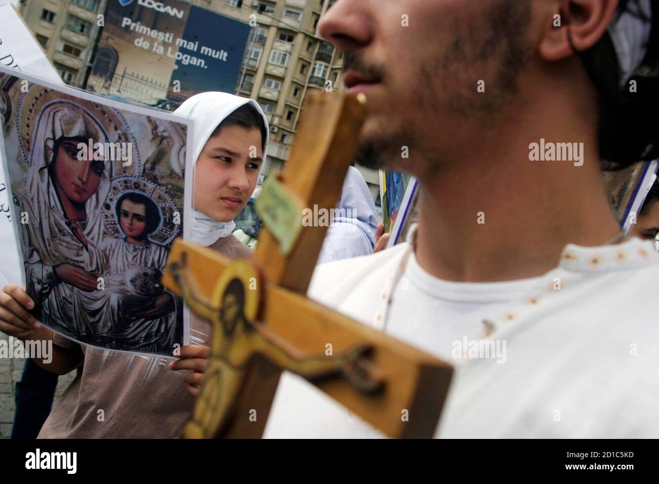 Protestors hold Orthodox icons and crosses during a march against a scheduled gay parade through the capital, in Bucharest June 9, 2007.   REUTERS/Mihai Barbu (ROMANIA) Stock Photo