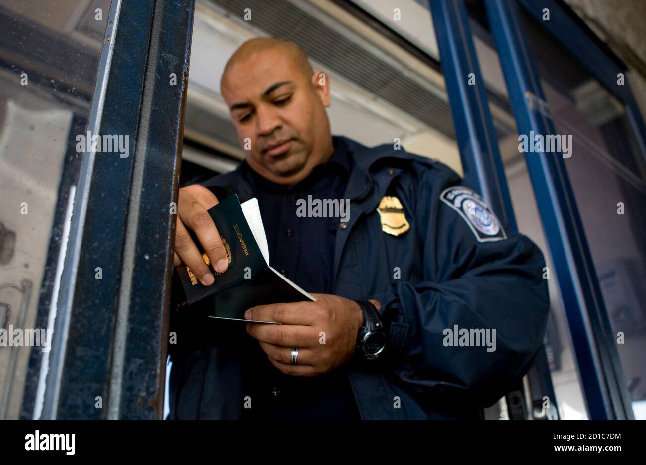 Customs officer canadian border hi-res stock photography and images - Alamy