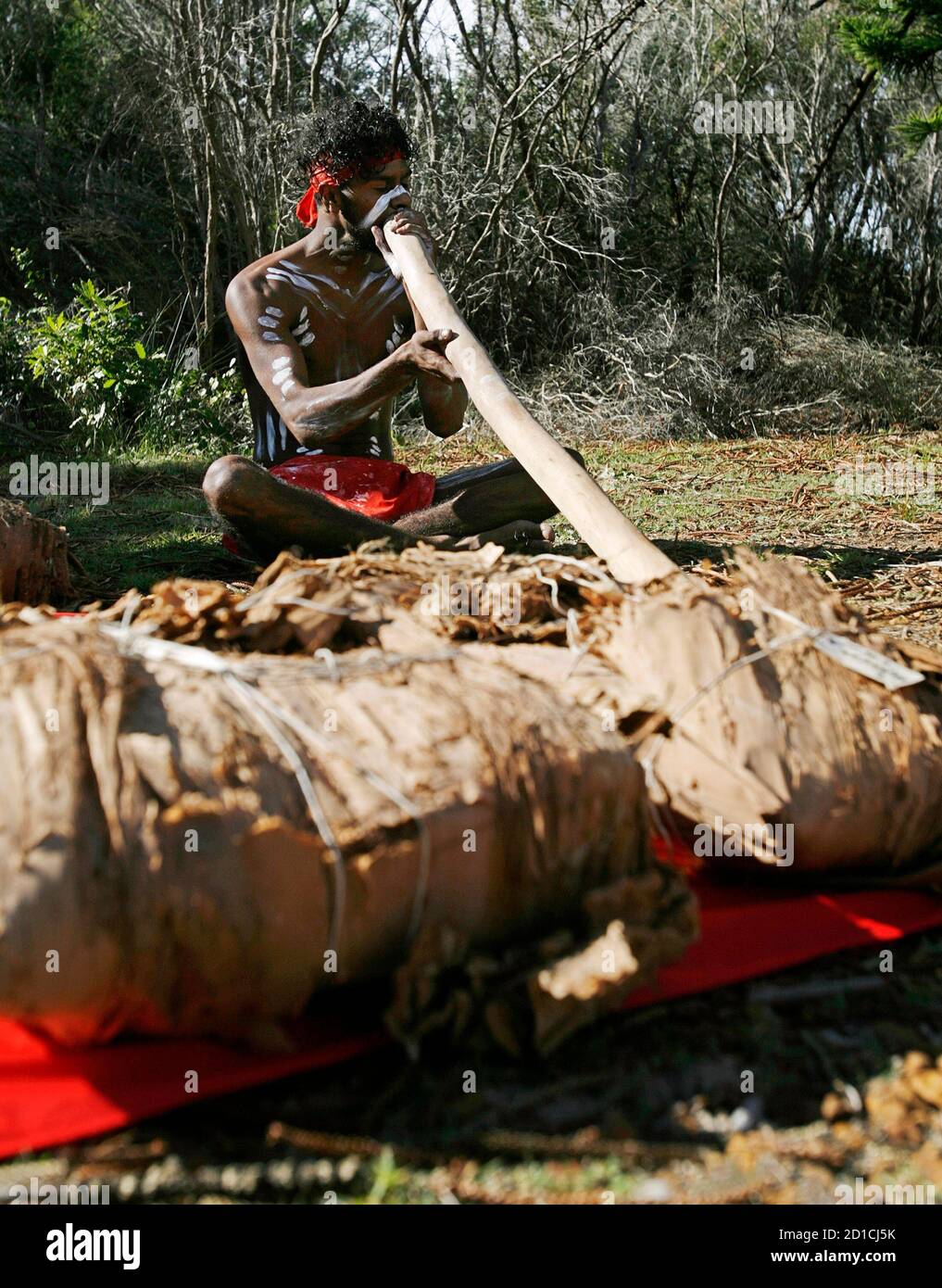 Aboriginal burial ceremony australia hires stock photography and