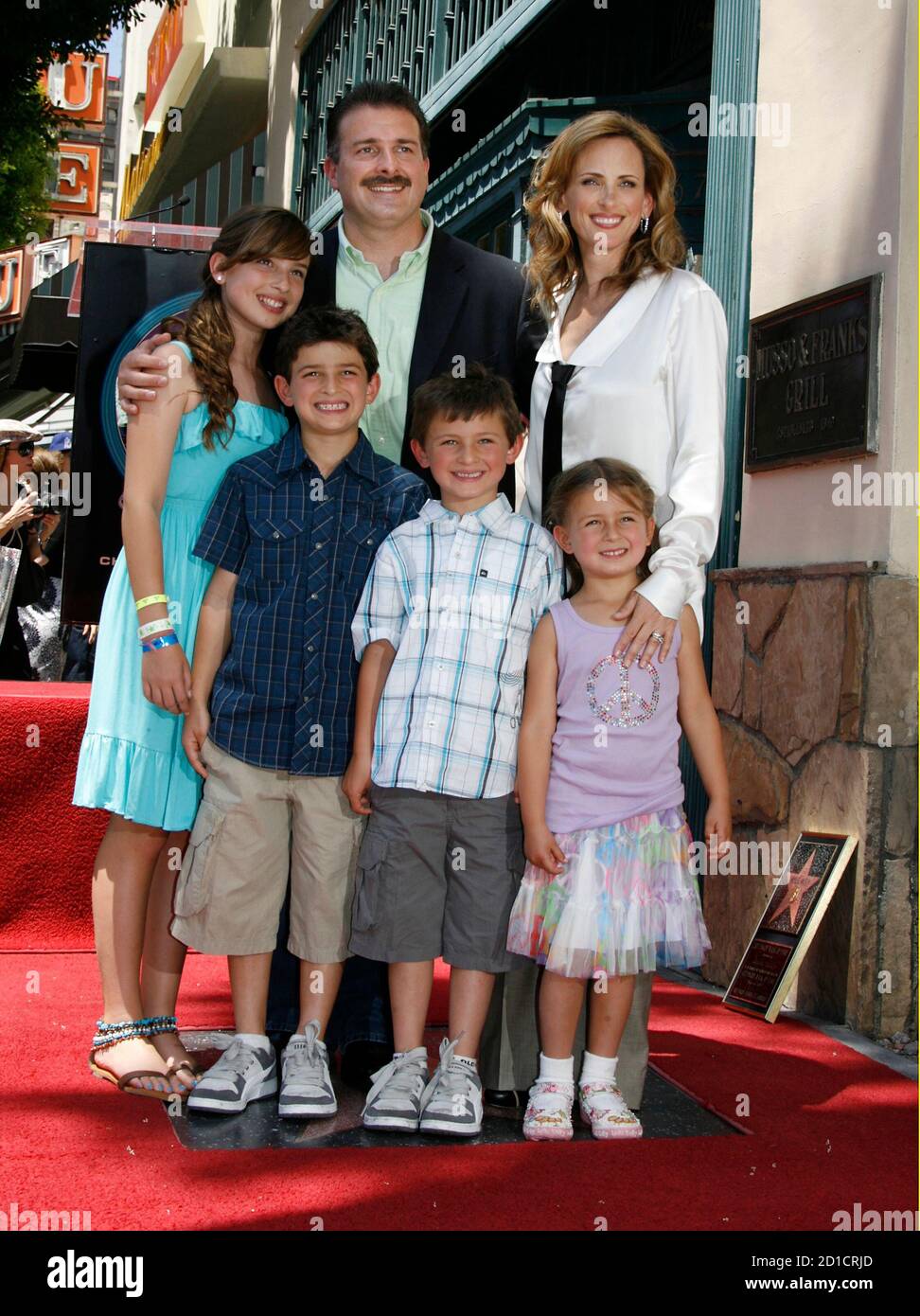 Marlee matlin husband kevin grandalski hi-res stock photography and