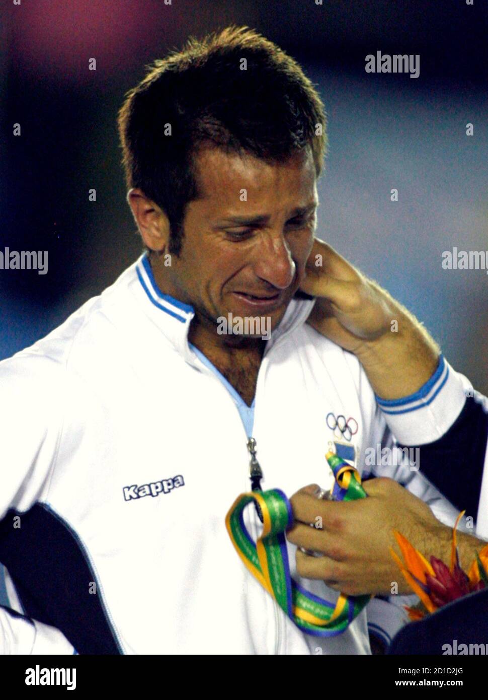 Argentina's captain Mario Almada reacts at the podium during the award  ceremony of the men's field hockey final match at the Pan American Games in  Rio De Janeiro, July 25, 2007. Canada
