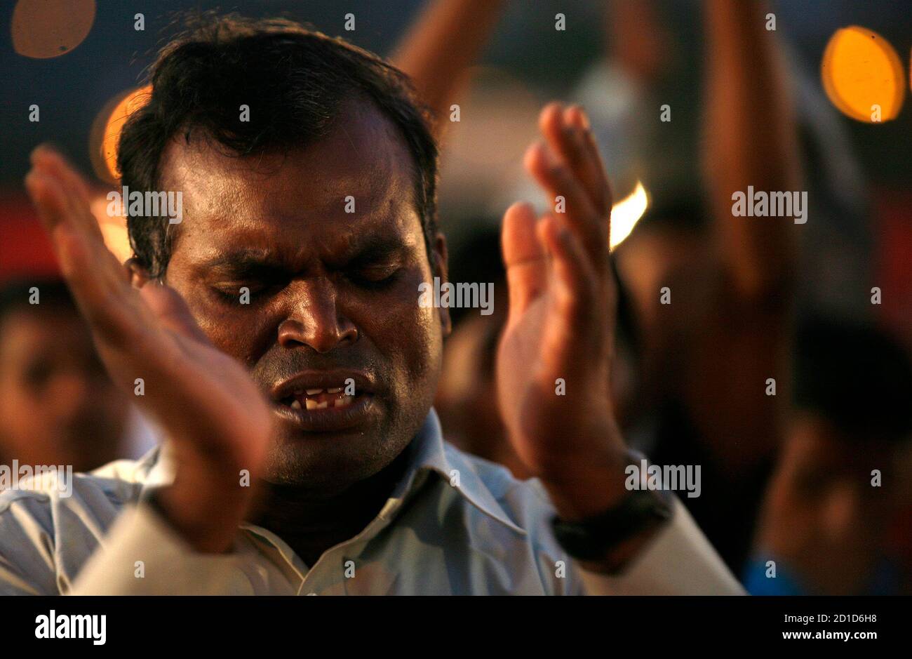 An Indian Christian offers prayer for the victims of the Mumbai terror attacks in Mumbai 14, 2008.  REUTERS/Jayanta Shaw (INDIA) Stock Photo