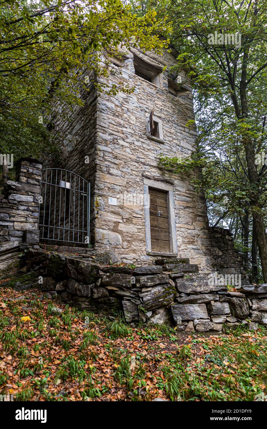 Hidden among the trees, at an altitude of 950 meters stands the Roccolo Meri, the bird tower of Scudellate. The tower has been restored and can also be visited at certain times. Roccolo in Scudelate, Ticino, Switzerland Stock Photo