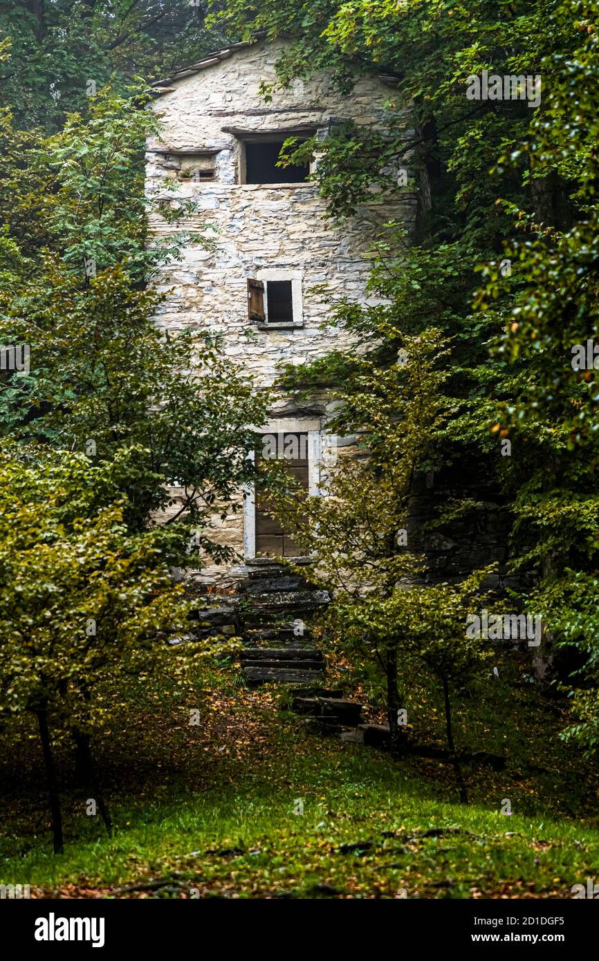 Hidden among the trees, at an altitude of 950 meters stands the Roccolo Meri, the bird tower of Scudellate. The tower has been restored and can also be visited at certain times. Roccolo in Scudelate, Ticino, Switzerland Stock Photo