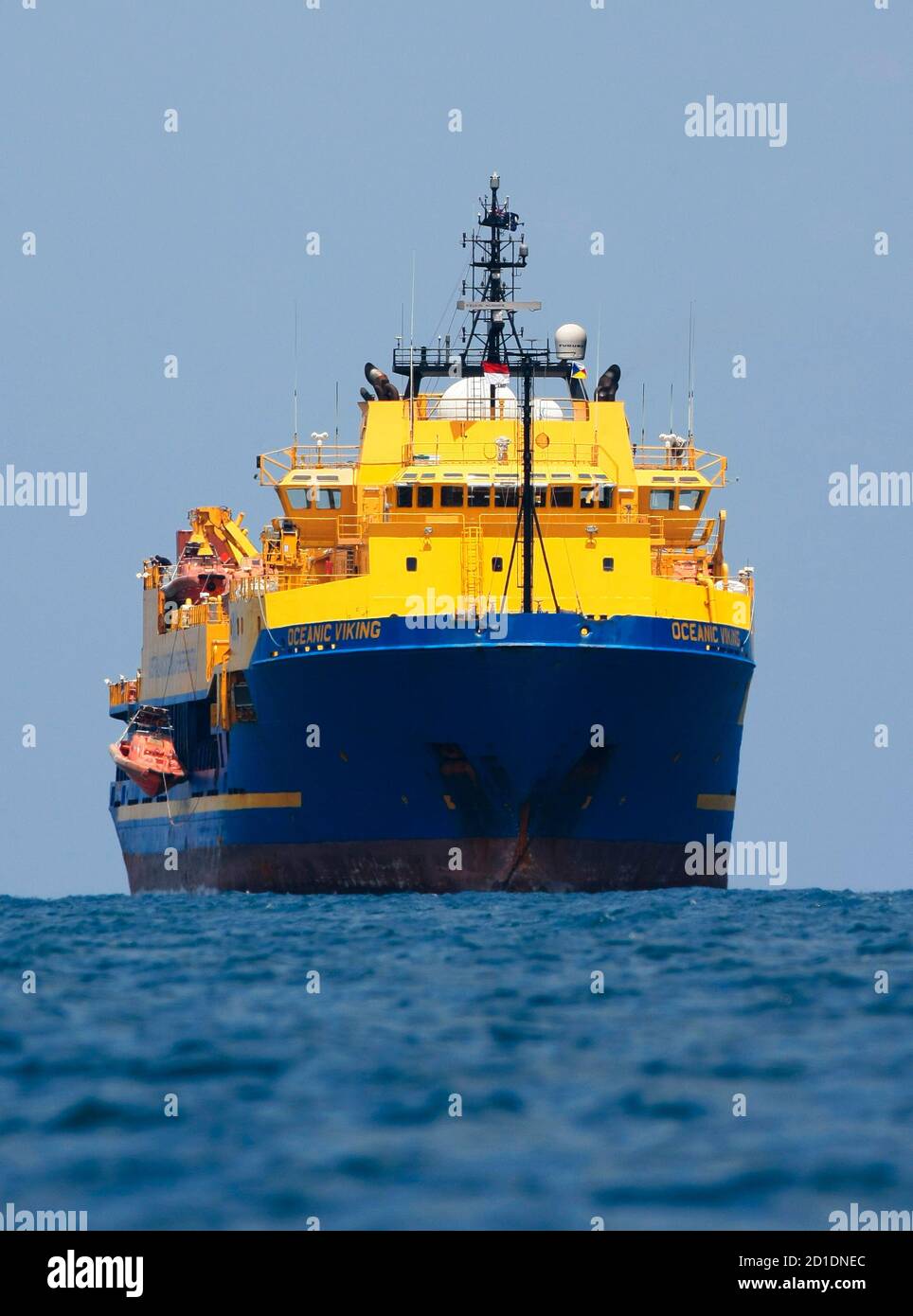The Australian coast guard vessel Oceanic Viking is seen anchored in the seas east of the Tanjung Pinang and the port of Kijang on the Indonesian island of Bintan October 26, 2009. Seventy eight Sri Lankan asylum seekers rescued by an Australian customs vessel in Indonesian waters are to be taken to a detention centre on the Indonesian island of Bintan, an official said on Monday.     REUTERS/Vivek Prakash (INDONESIA POLITICS MILITARY SOCIETY) Stock Photo
