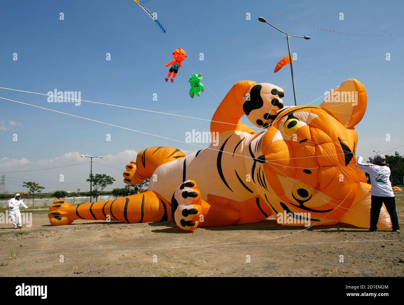 Malaysian participants prepare to fly their kite during the Jakarta International Kite Festival July 24, 2010. Participants from 15 provinces in Indonesia and nine countries, including Australia, Germany, Malaysia, Singapore, the Netherlands and Japan, joined the two-day festival. REUTERS/Supri (INDONESIA - Tags: SOCIETY) Stock Photo