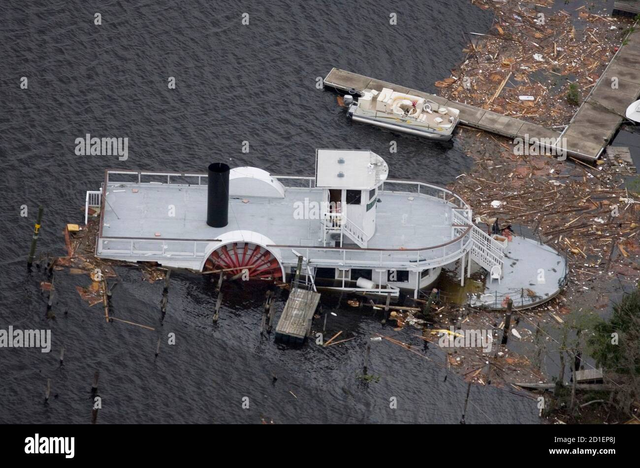 the-beresford-lady-a-local-tour-excursion-boat-sits-half-sunk-near-deland-florida-february-2-2007-after-a-tornado-swept-through-the-area-severe-thunderstorms-and-at-least-one-tornado-killed-19-people-on-friday-when-they-ripped-through-florida-in-the-dead-of-night-tearing-homes-to-shreds-toppling-heavy-trucks-and-leaving-a-trail-of-rubble-reuterspierre-ducharme-united-states-2D1EP8J.jpg