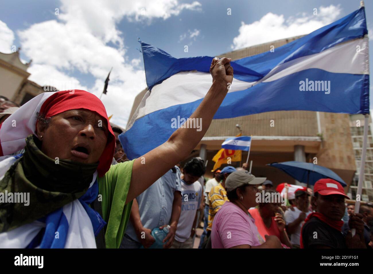 A supporter of Honduras' ousted President Manuel Zelaya waves during a protest outside the National Congress in Tegucigalpa July 20, 2009.  Honduras' de facto leader came under increased pressure on Monday to hand power back to the ousted president with Europe halting economic aid and top Latin American officials warning of bloodshed if he does not back down. REUTERS/Edgard Garrido (HONDURAS POLITICS CONFLICT IMAGES OF THE DAY) Stock Photo