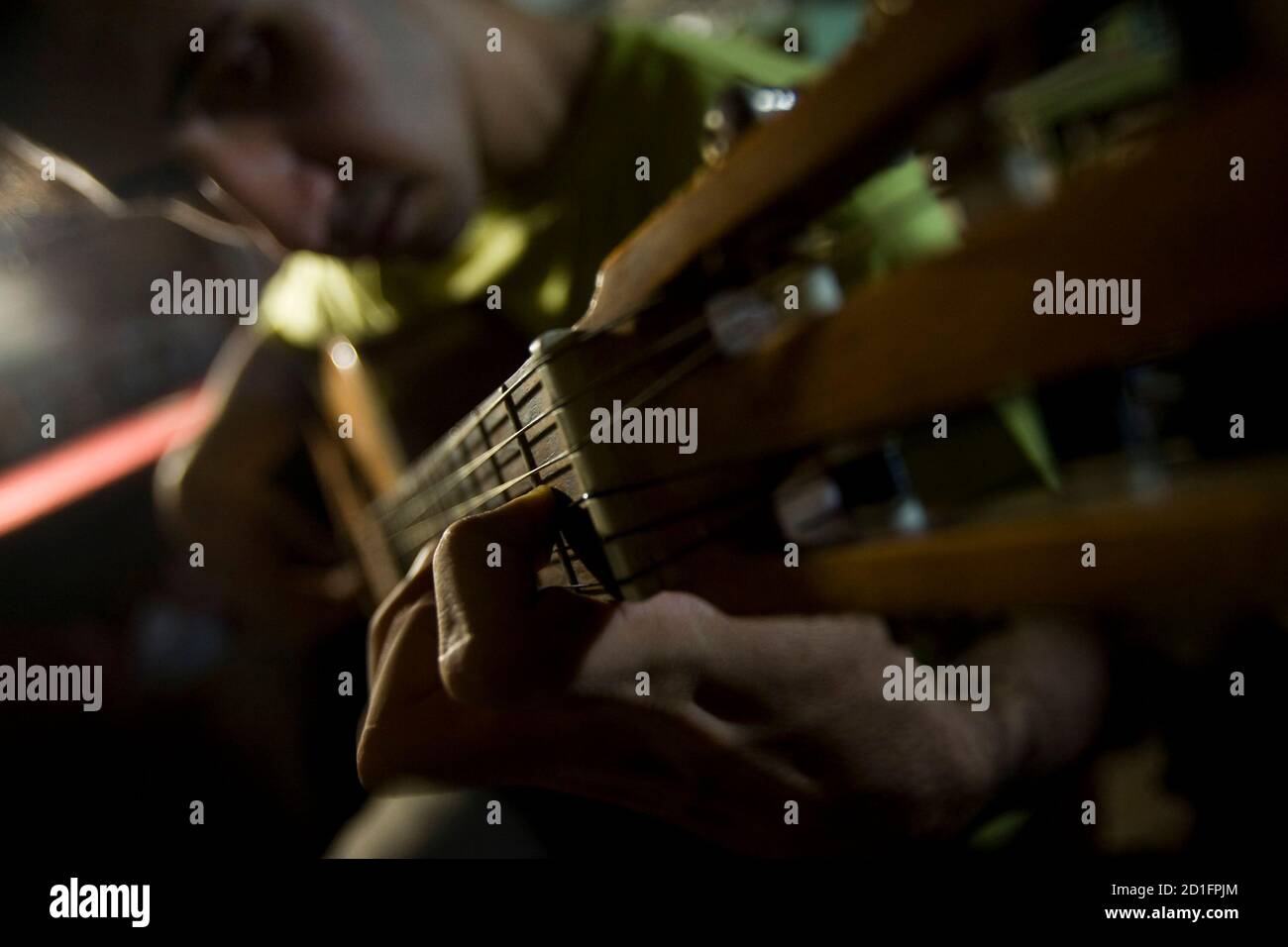 Iranian musical instrument hi-res stock photography and images - Alamy