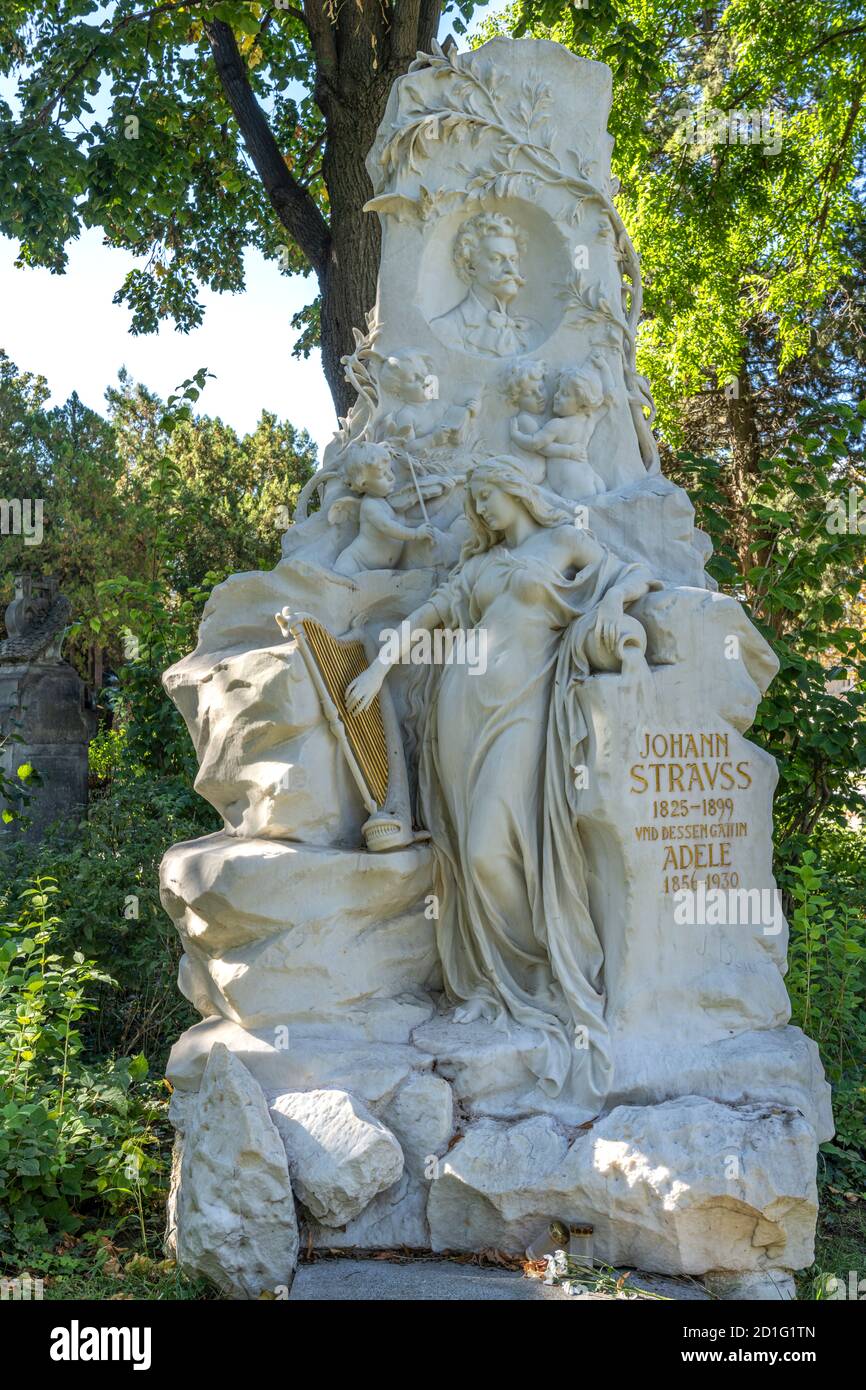 Ehrengrab des österreichisch-deutschen Kapellmeister und Komponist  Johann Strauss auf dem  Wiener Zentralfriedhof,  Wien, Österreich, Europa  |  Ehre Stock Photo