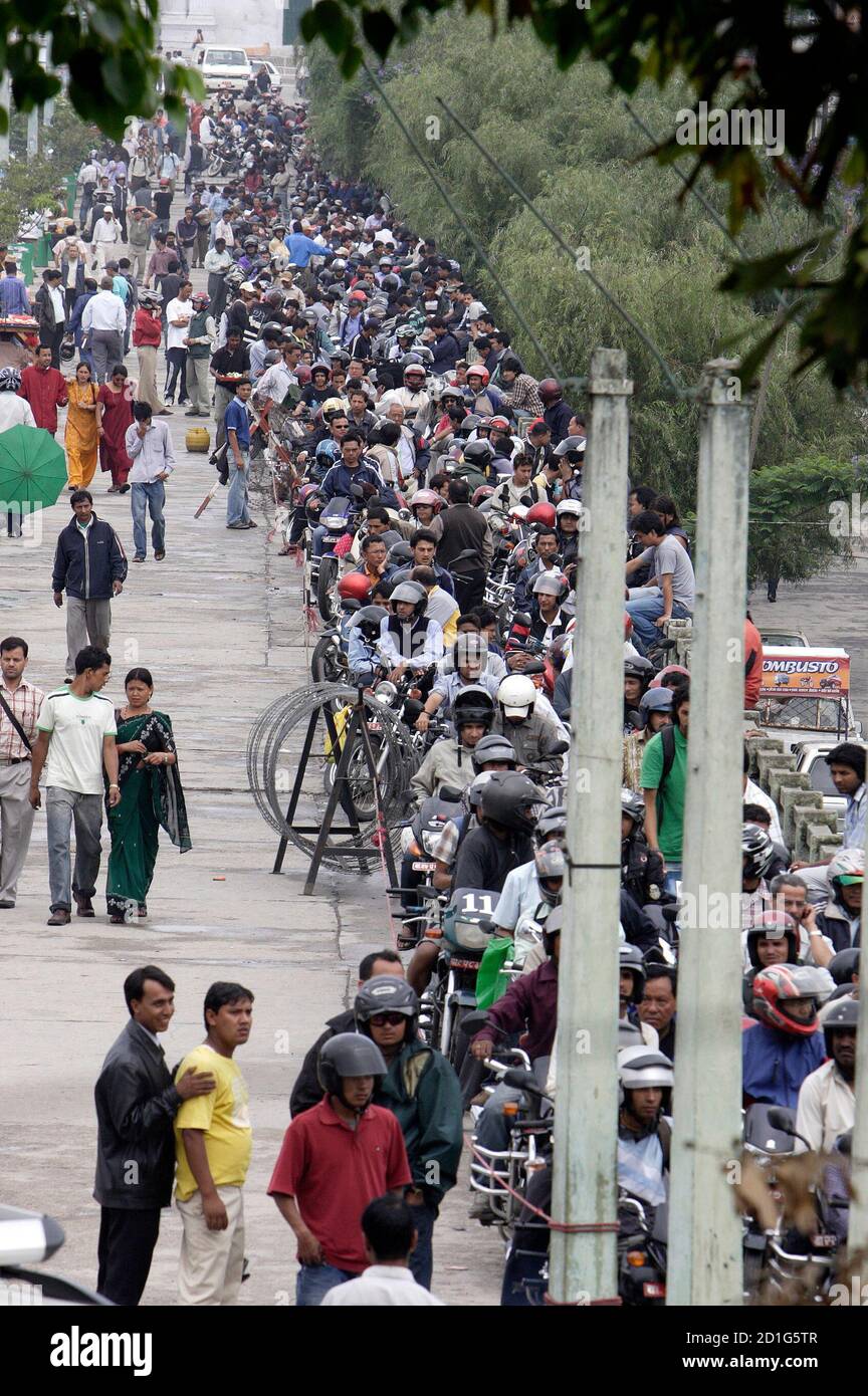 Motorcyclists queue at Bhadrakali petrol station in Kathmandu May 23, 2008.  Hundreds of people queued up at petrol pumps with their cars and  motorcycles in the Nepali capital on Friday, as a
