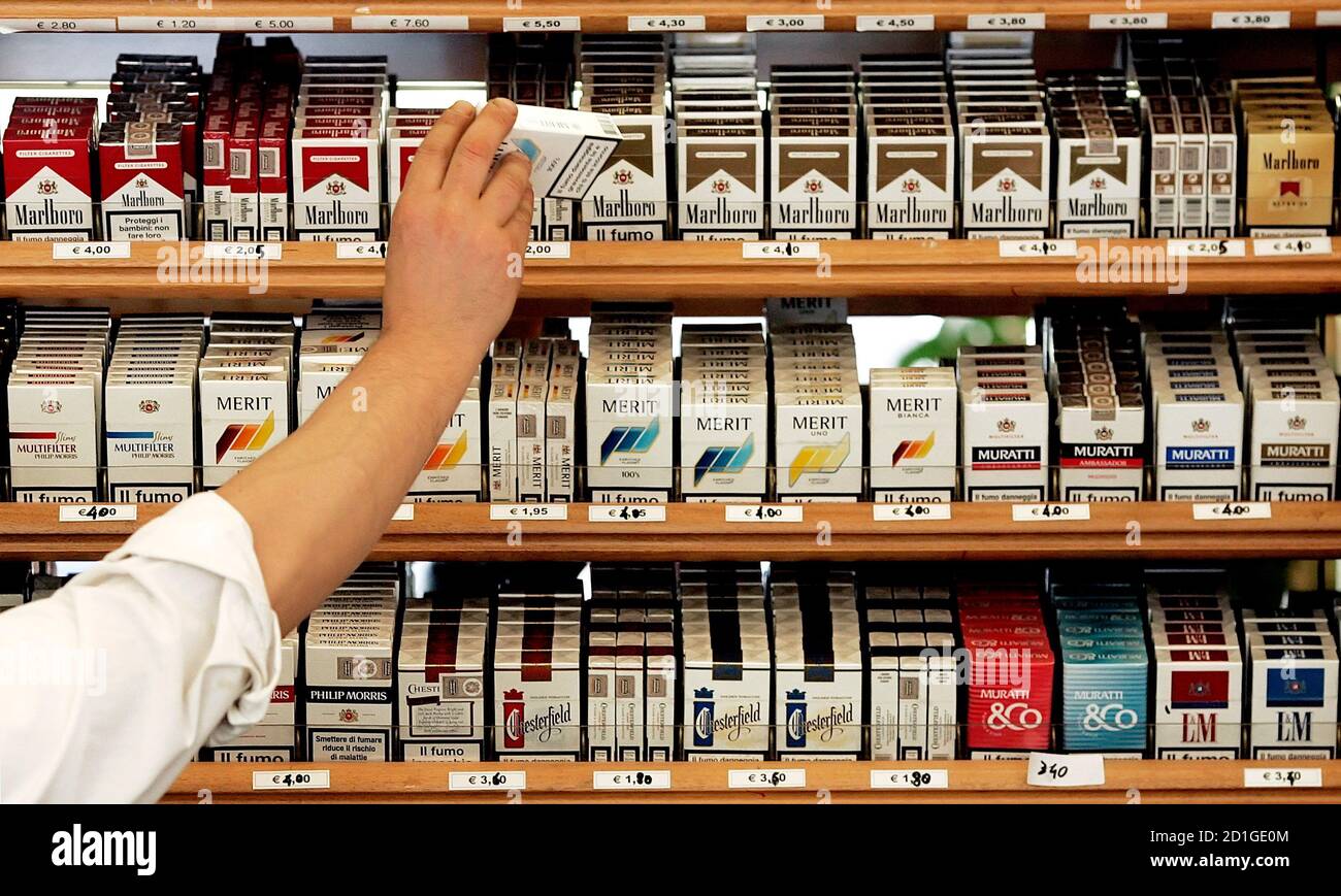 Cigarettes Tobacconist Shop Display High Resolution Stock Photography And Images Alamy