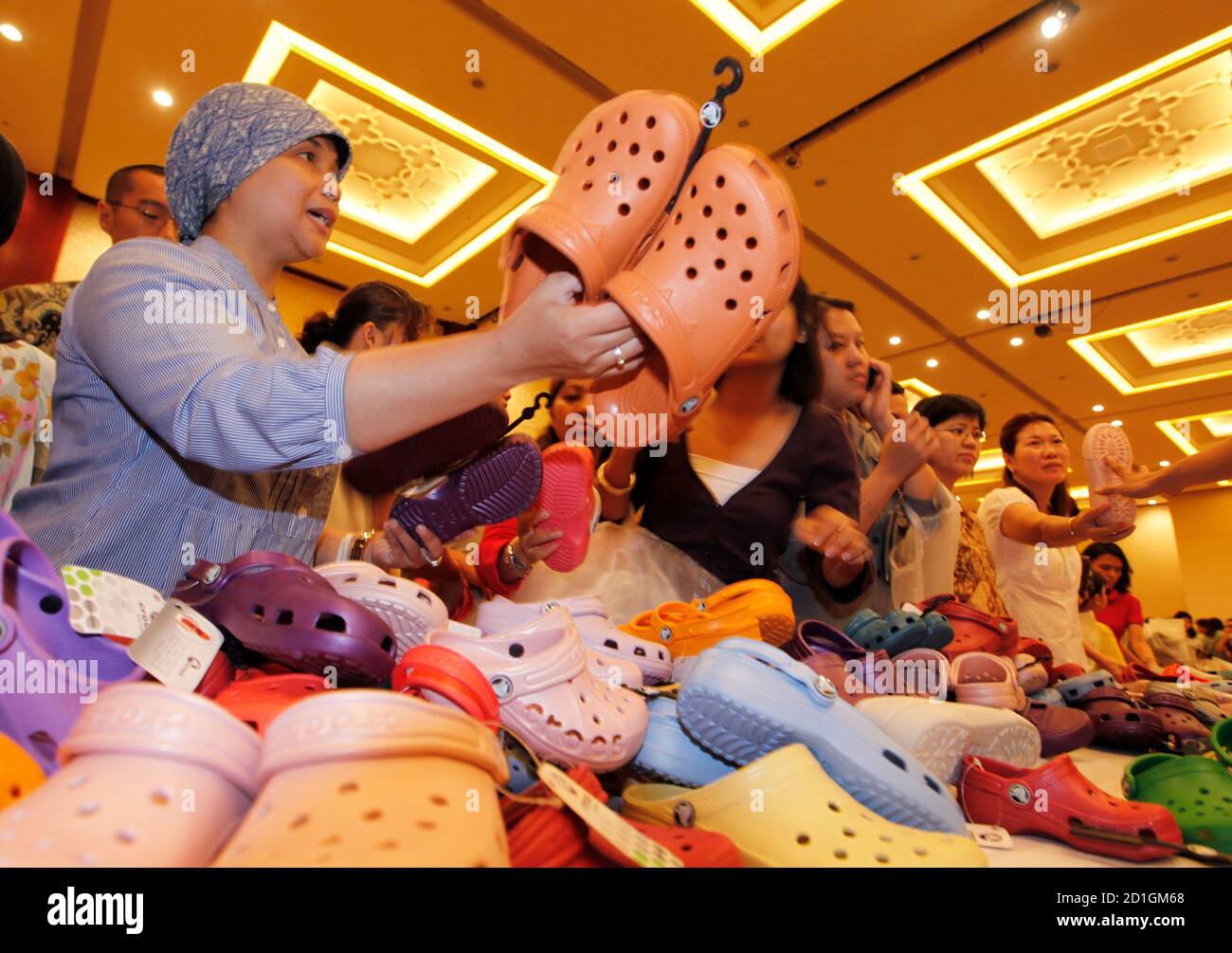 crocs stand in line