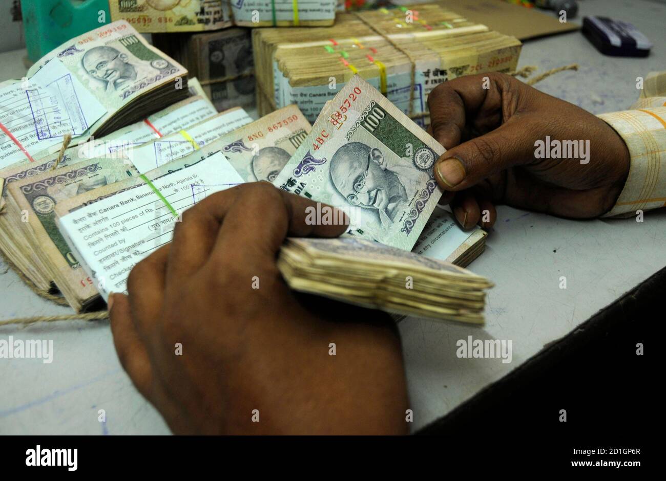 Cash counter bank india hires stock photography and images Alamy