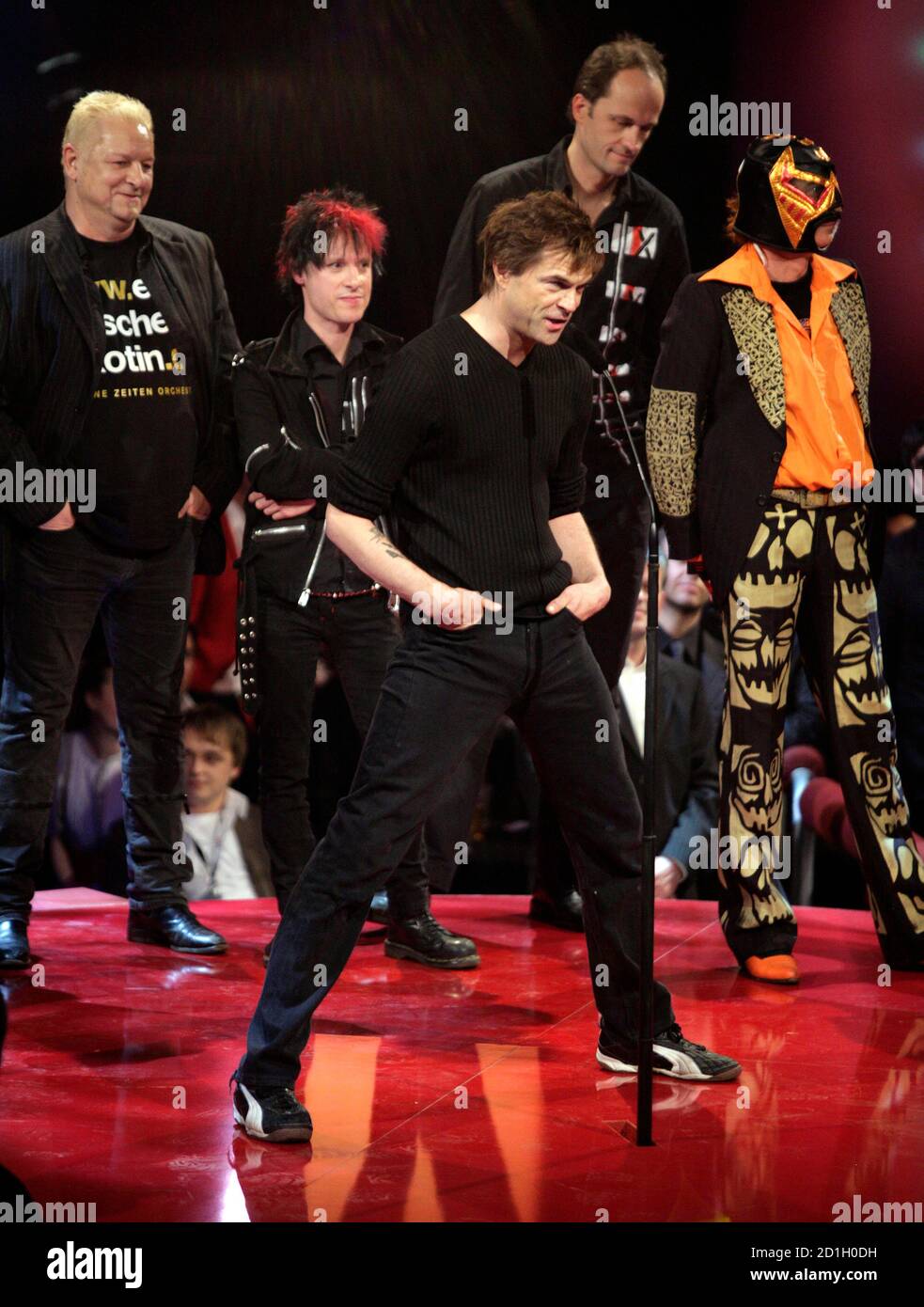 German punk band "Die Toten Hosen" receives the lifetime achievement award  at the "Eins Live Krone 2007", Germany's biggest radio award, in the town  of Bochum December 6, 2007. German radio listeners