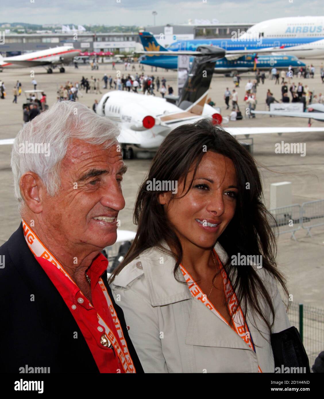 French actor Jean-Paul Belmondo (L) attends the 48th Paris Air Show at the  Le Bourget airport near Paris June 18, 2009. REUTERS/Pascal Rossignol  (FRANCE TRANSPORT BUSINESS ENTERTAINMENT Stock Photo - Alamy