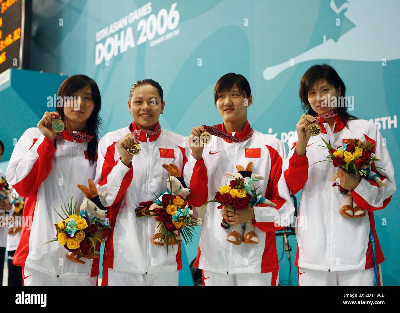 Page 2 Womens 4x100m Freestyle High Resolution Stock Photography And Images Alamy
