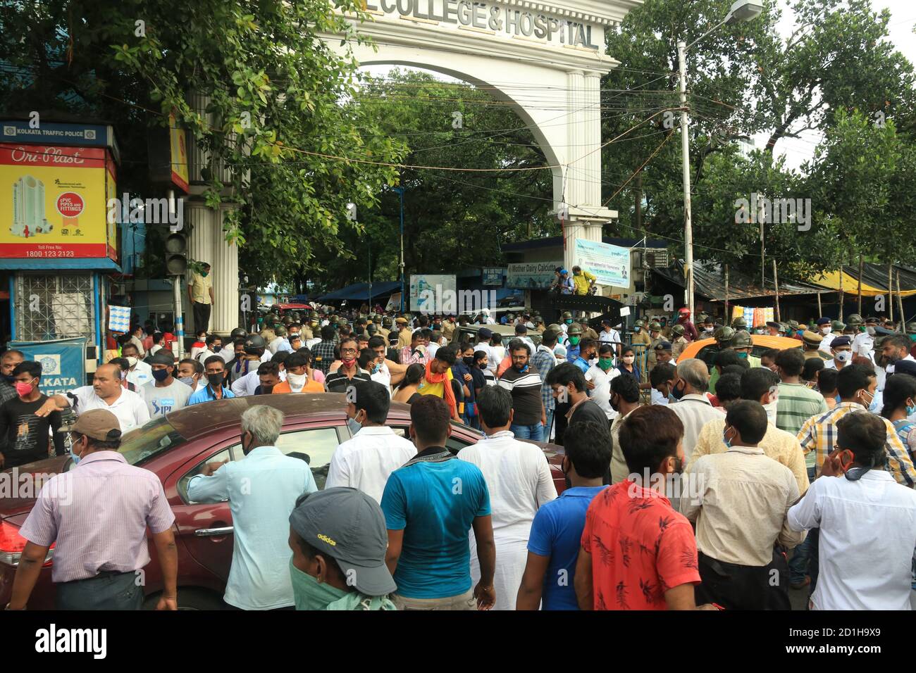 Kolkata, India. 05th Oct, 2020. BJP supporters agitation in front of NRS Hospital. BJP leader Manish Shukla was shot dead on Sunday evening, about 20 km from north Kolkata, when he was speaking with some locals and party workers near a local police station.The BJP has called for a 12-hour bandh (shutdown) in the Barrackpore area today, blaming the ruling Trinamool Congress for the killing. The Trinamool Congress has denied the charge and blamed the incident on an internal feud within the BJP. (Photo by Dipa Chakraborty/Pacific Press) Credit: Pacific Press Media Production Corp./Alamy Live News Stock Photo