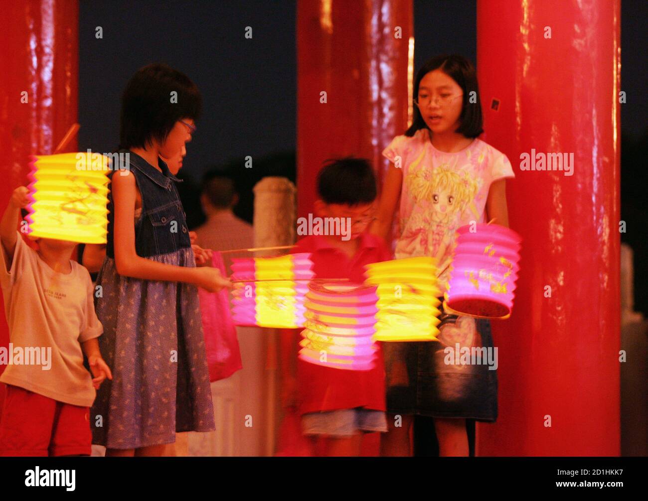 Young Chinese Malaysian Children Carry Lanterns During The Lantern Festival In Kuala Lumpur On September 18 2005 The Lantern Festival Is Celebrated By The Chinese On The Fifteenth Day Of The Eighth