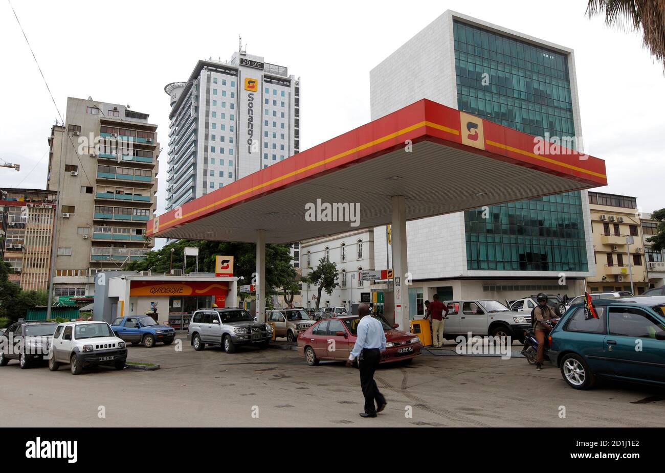 Oil industry angola hires stock photography and images Alamy