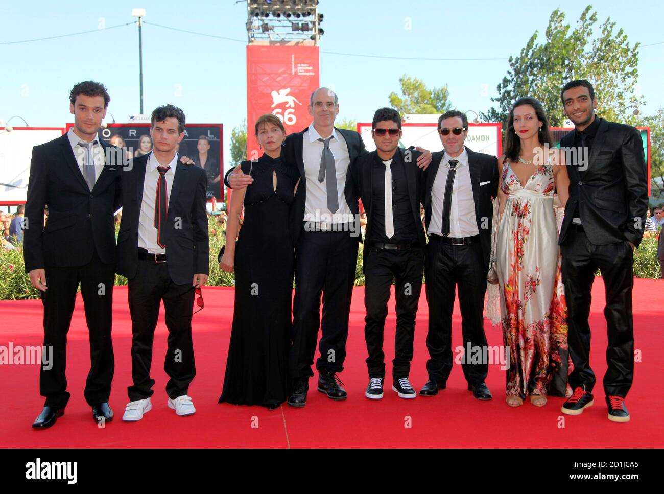 (L to R) Actors Yoav Donat, Michael Moshonov, director Samuel Maoz and his wife, actors Oshri Cohen, Zohar Strauss, Reymonde Amsallem and Dudu Tassa pose during the premiere of 'Lebanon' at the 66th Venice Film Festival September 8, 2009.   REUTERS/Alessandro Bianchi   (ITALY ENTERTAINMENT) Stock Photo