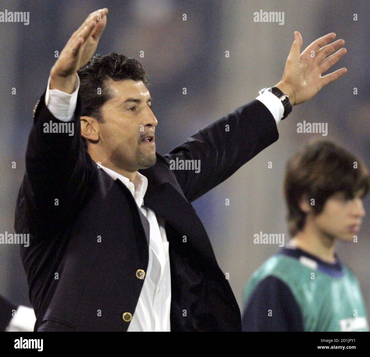 Jose Manuel de la Torre, head coach of Mexico's soccer team Chivas de  Guadalajara, gestures during their Copa Libertadores second leg  quarter-final match against Argentina's Velez Sarsfield in Buenos Aires,  July 20,