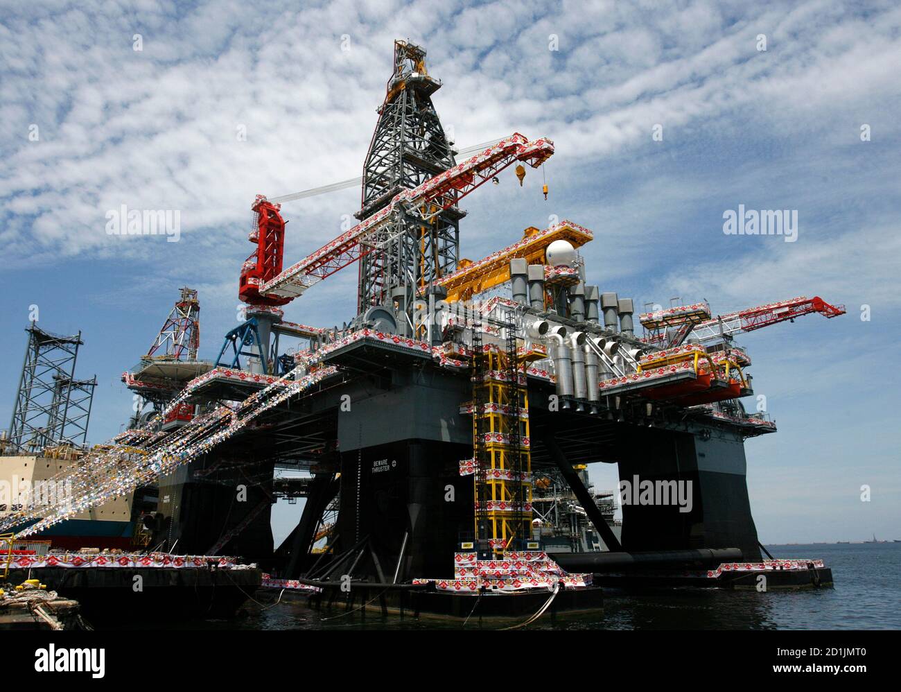 Sg Oil Rig Oil drilling ship singapore hi-res stock photography and images - Alamy