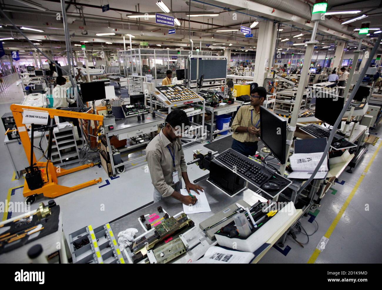 GE Healthcare employees work in their research and development (R&D