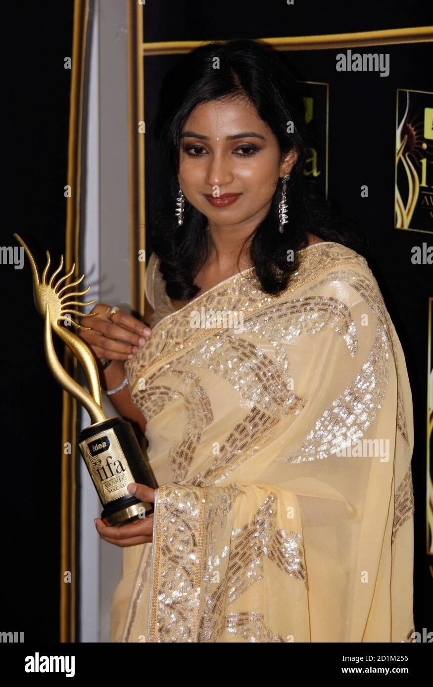 Bollywood singer Shreya Ghoshal celebrates after winning the Playback  Singer Female award for movie Singh is Kinng at the 10th International  Indian Film Academy in Macau June 13, 2009. REUTERS/Bobby Yip (CHINA