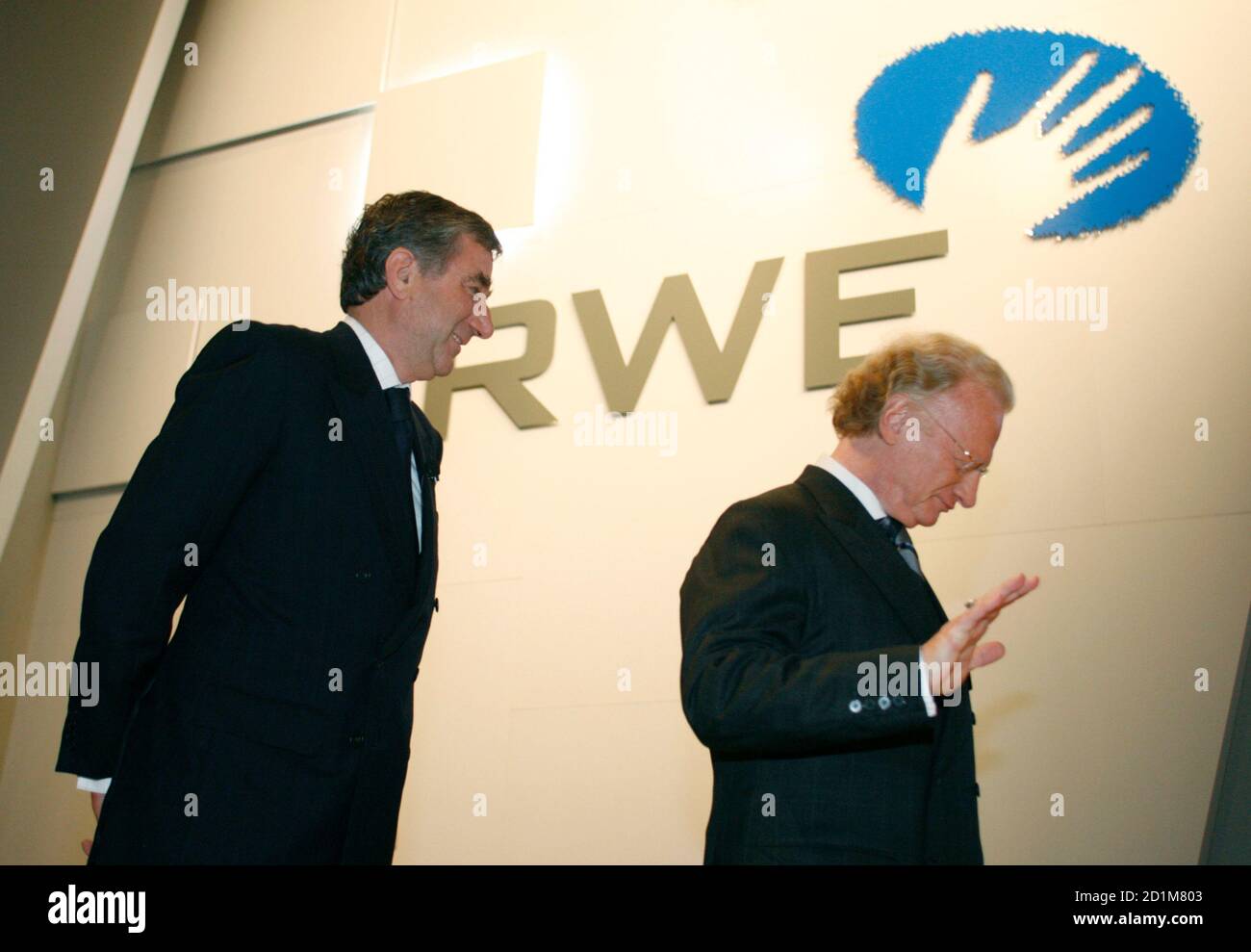 Thomas R. Fischer (R), supervisory board of RWE and Harry Roels, CEO of German multi-utility RWE arrive for the general meeting in Essen April 18, 2007. REUTERS/Ina Fassbender     (GERMANY) Stock Photo
